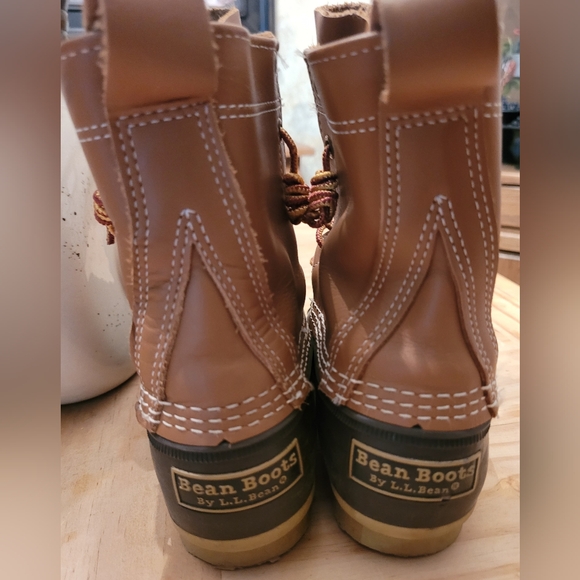 LL Bean Women's "Bean" Boots - Picture 4 of 8